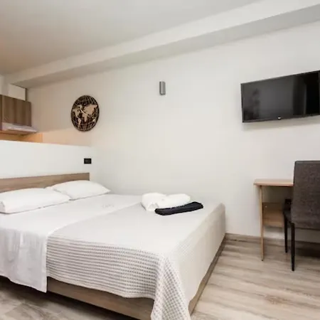 John * 塞萨洛尼基