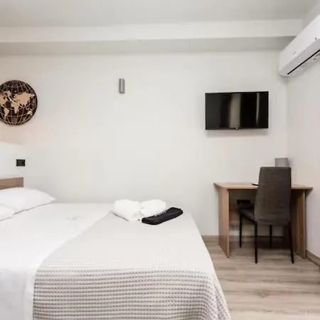 John Apartman